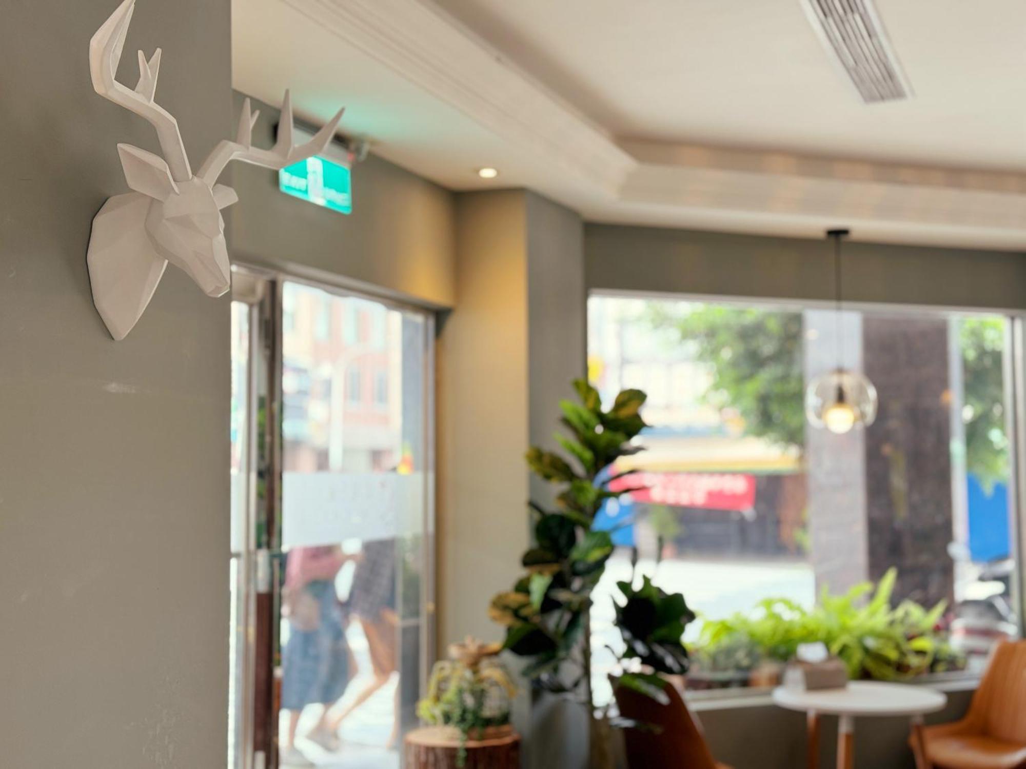 Finders Hotel Hualien Station Exteriör bild