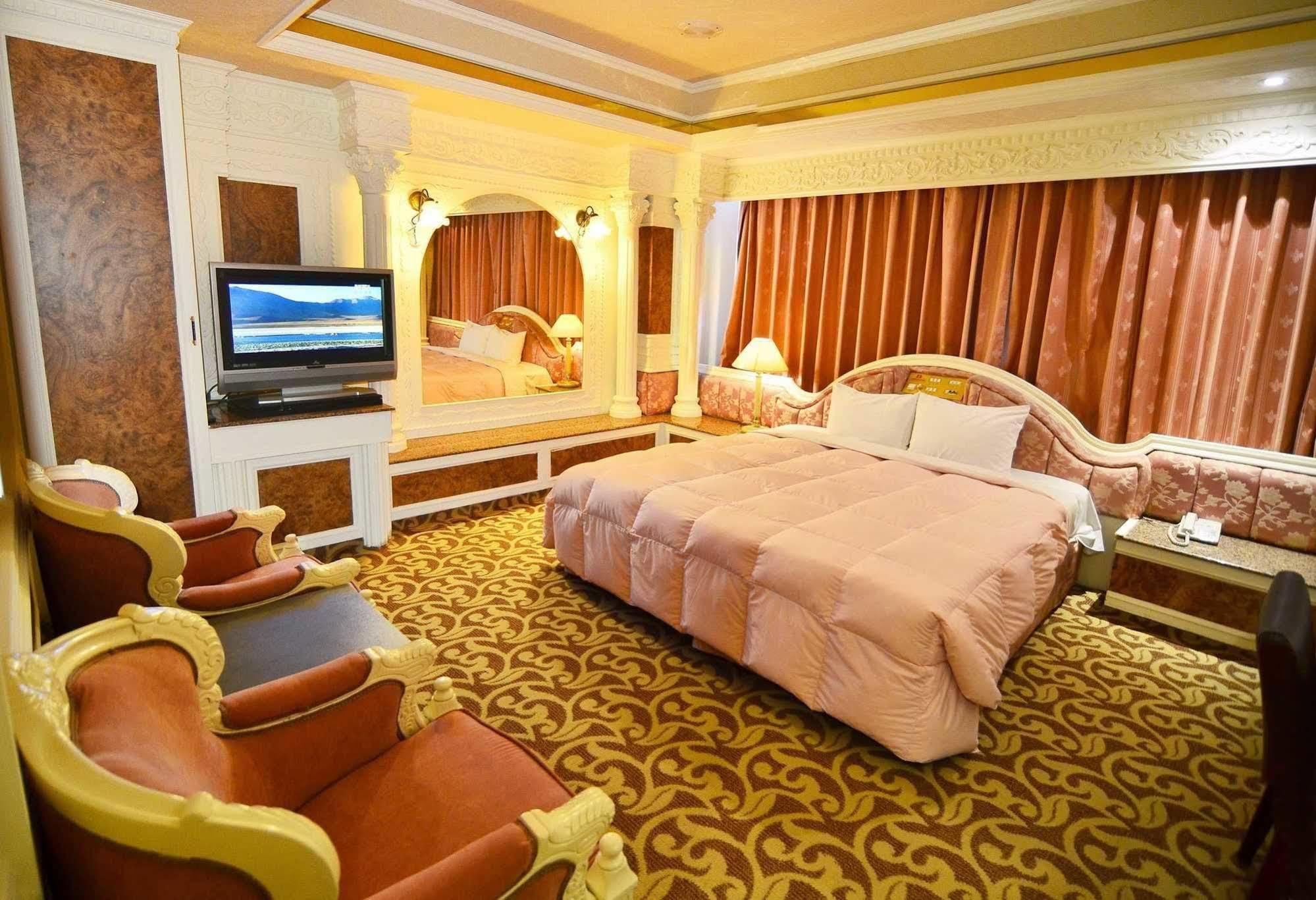 Finders Hotel Hualien Station Exteriör bild